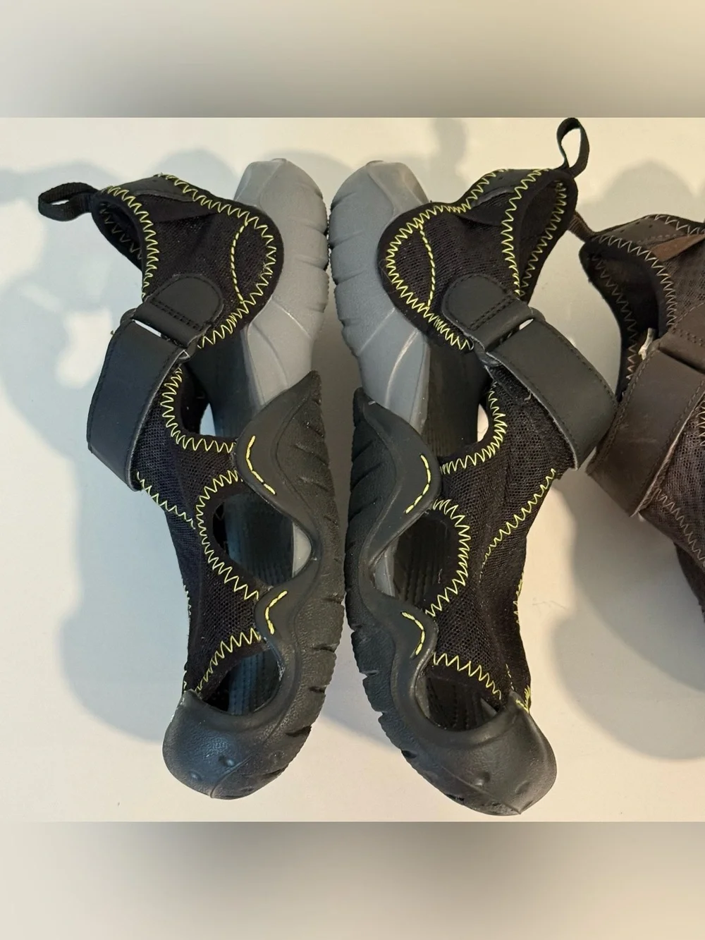 CROCS two pairs